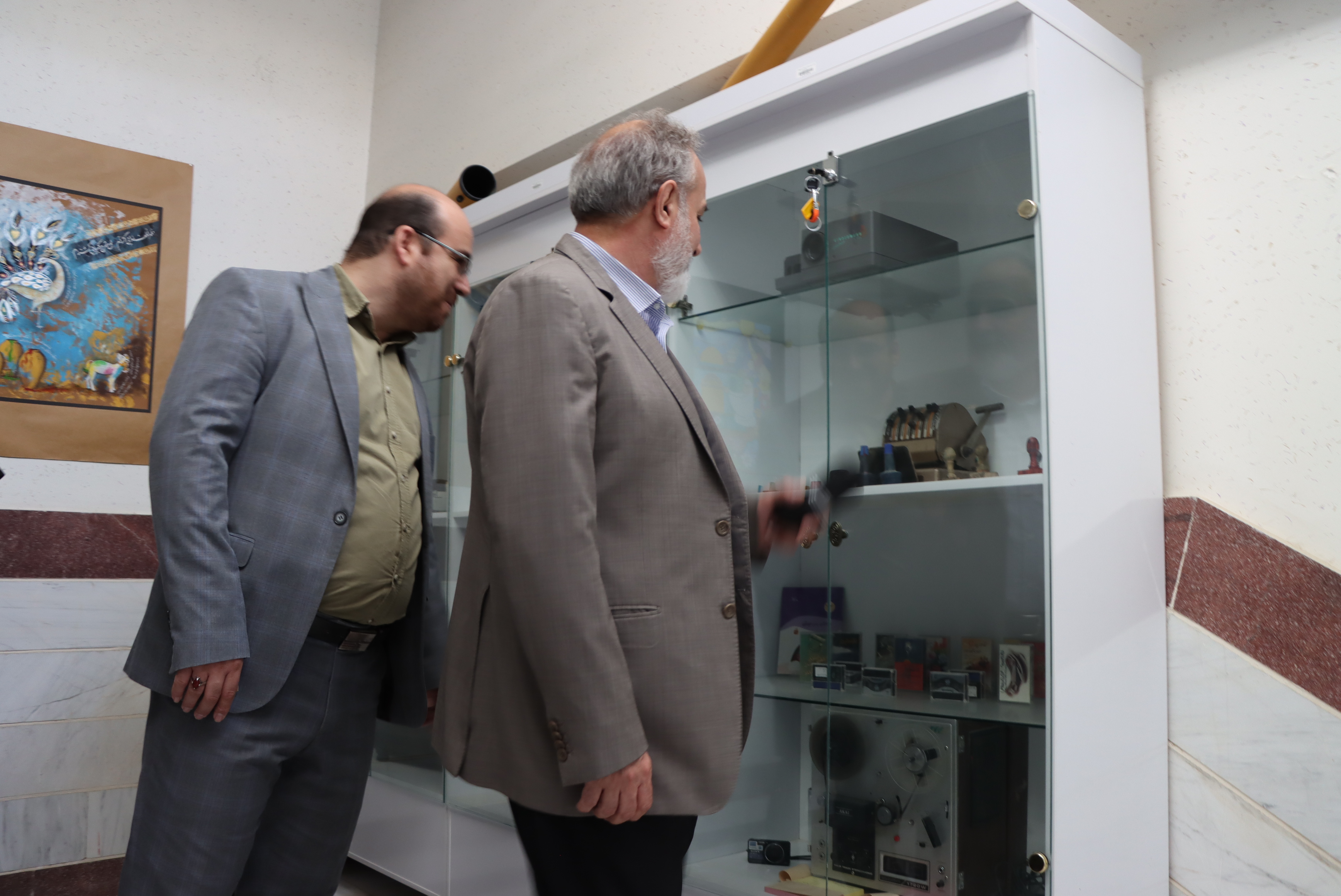 بازدید معاون تولید کانون از نمایشگاه دائمی تجهیزات قدیمی هنرهفتم