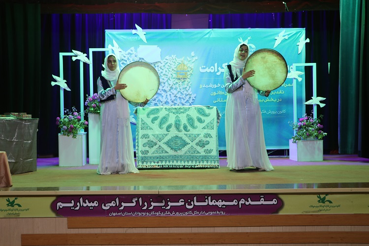 رونمایی از کتاب هشتمین خورشید و تقدیر از اعضای افتخارآفرین بین‌المللی، ملی و استانی