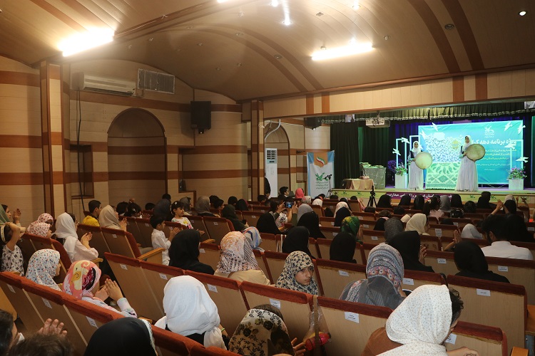 رونمایی از کتاب هشتمین خورشید و تقدیر از اعضای افتخارآفرین بین‌المللی، ملی و استانی