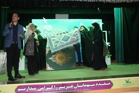 گزارش تصویری رونمایی از کتاب هشتمین خورشید و تقدیر از اعضای افتخارآفرین بین‌المللی، ملی و استانی