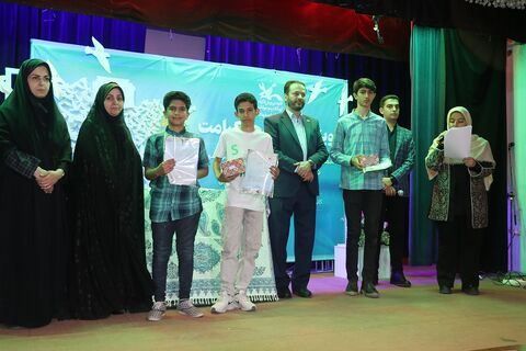 گزارش تصویری رونمایی از کتاب هشتمین خورشید و تقدیر از اعضای افتخارآفرین بین‌المللی، ملی و استانی