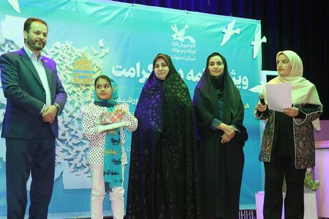 گزارش تصویری رونمایی از کتاب هشتمین خورشید و تقدیر از اعضای افتخارآفرین بین‌المللی، ملی و استانی