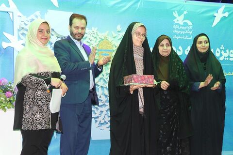 گزارش تصویری رونمایی از کتاب هشتمین خورشید و تقدیر از اعضای افتخارآفرین بین‌المللی، ملی و استانی