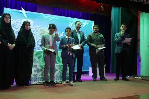 گزارش تصویری رونمایی از کتاب هشتمین خورشید و تقدیر از اعضای افتخارآفرین بین‌المللی، ملی و استانی