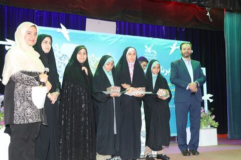 گزارش تصویری رونمایی از کتاب هشتمین خورشید و تقدیر از اعضای افتخارآفرین بین‌المللی، ملی و استانی