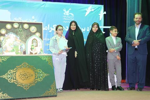 گزارش تصویری رونمایی از کتاب هشتمین خورشید و تقدیر از اعضای افتخارآفرین بین‌المللی، ملی و استانی
