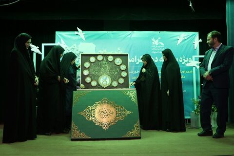 گزارش تصویری رونمایی از کتاب هشتمین خورشید و تقدیر از اعضای افتخارآفرین بین‌المللی، ملی و استانی