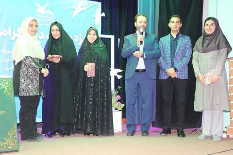 گزارش تصویری رونمایی از کتاب هشتمین خورشید و تقدیر از اعضای افتخارآفرین بین‌المللی، ملی و استانی