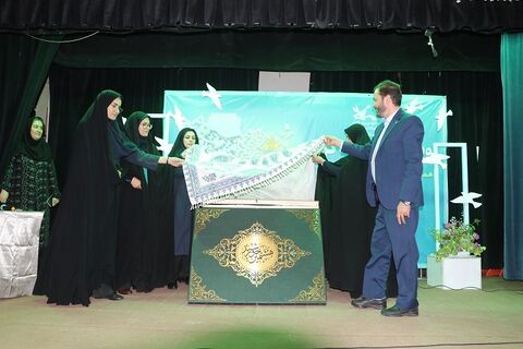 گزارش تصویری رونمایی از کتاب هشتمین خورشید و تقدیر از اعضای افتخارآفرین بین‌المللی، ملی و استانی