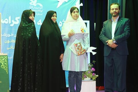 گزارش تصویری رونمایی از کتاب هشتمین خورشید و تقدیر از اعضای افتخارآفرین بین‌المللی، ملی و استانی