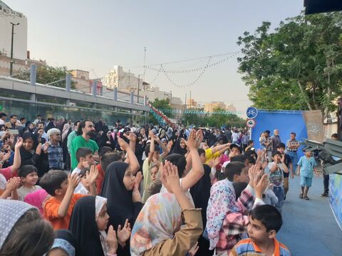 جشن خانوادگی «امام رضایی‌ها» با تماشاخانه سیار کانون پرورش فکری کودکان و نوجوانان خراسان رضوی