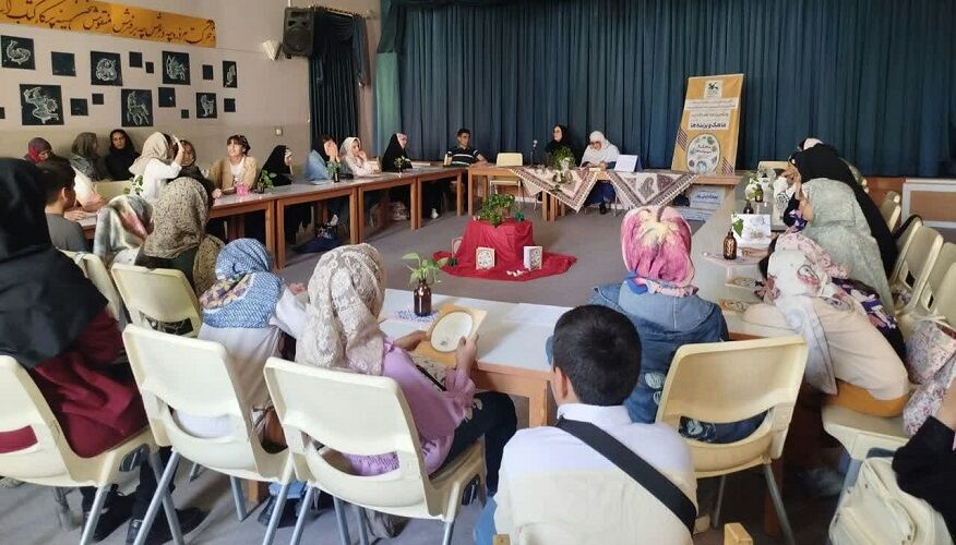 نقد کتاب "ماهک و پروانهها" با حضور نویسندگان نوجوان نقد کتاب "ماهک و پروانهها" با حضور نویسندگان نوجوان