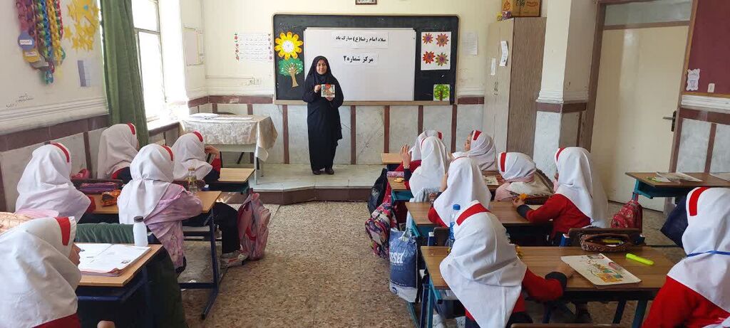 برگزاری ویژهبرنامه میلاد امام رضا(ع) در مدرسه شهید طهماسبی زنجان