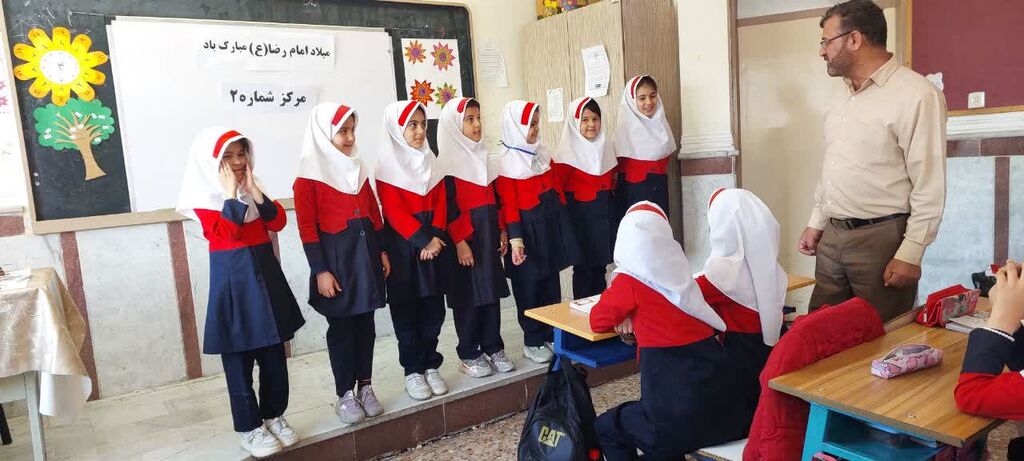 برگزاری ویژهبرنامه میلاد امام رضا(ع) در مدرسه شهید طهماسبی زنجان