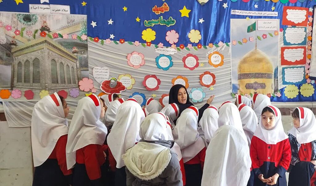 برگزاری ویژهبرنامه میلاد امام رضا(ع) در مدرسه شهید طهماسبی زنجان