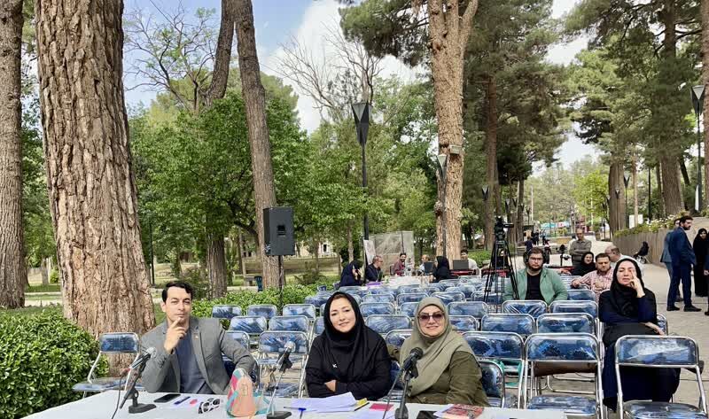 درخشش مربی کانون استان در مرحله استانی دوسالانه قصهگویی «نهال امید»