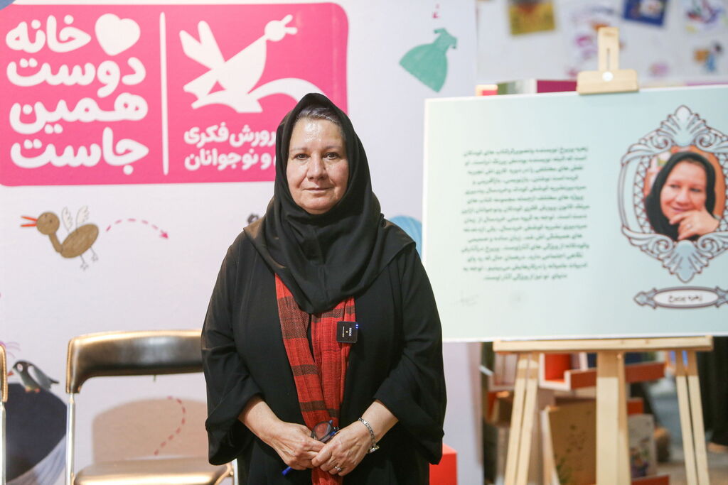 جشن امضای آثار زهره پریرخ، نویسنده و تصویرگر کتابهای کودک و نوجوانان کانون باید در نشر کتاب کودک و نوجوان حرف اول را بزند