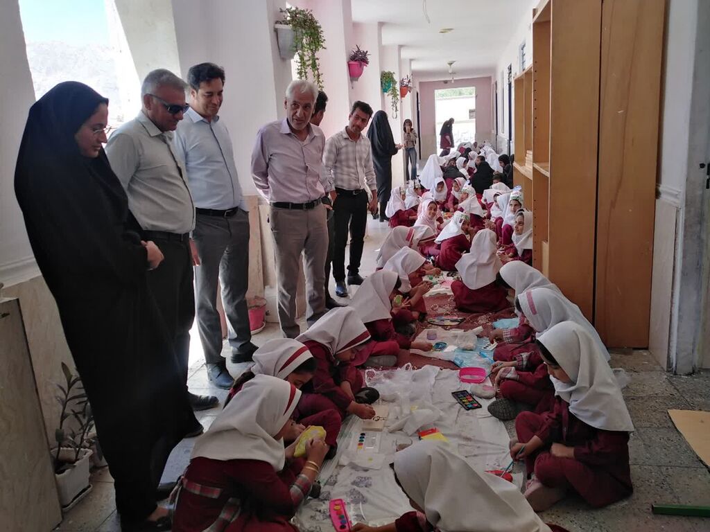 جشنواره نقاشی روی سنگ با محوریت پرورش خلاقیت کودکان در فارغان برگزار شد