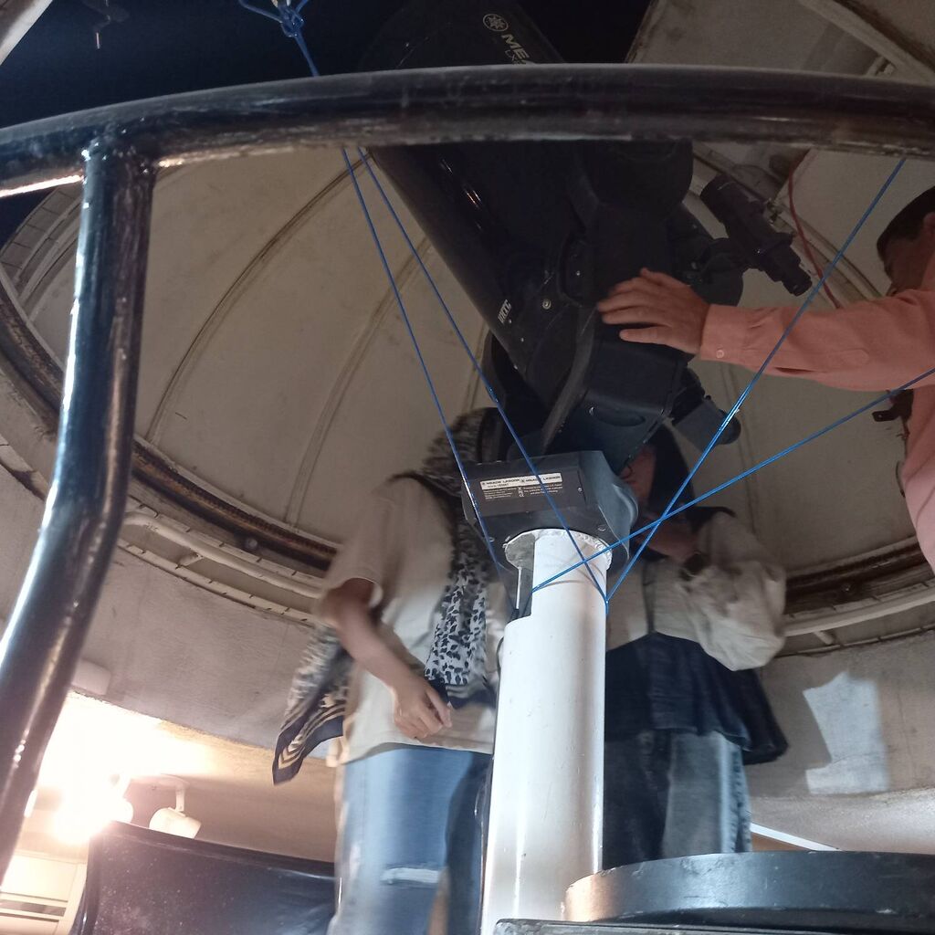 فرصتی برای آشنایی با عجایب کیهانی و رصد ماه برنامه علمی «جهان بیکران و رصد ماه»