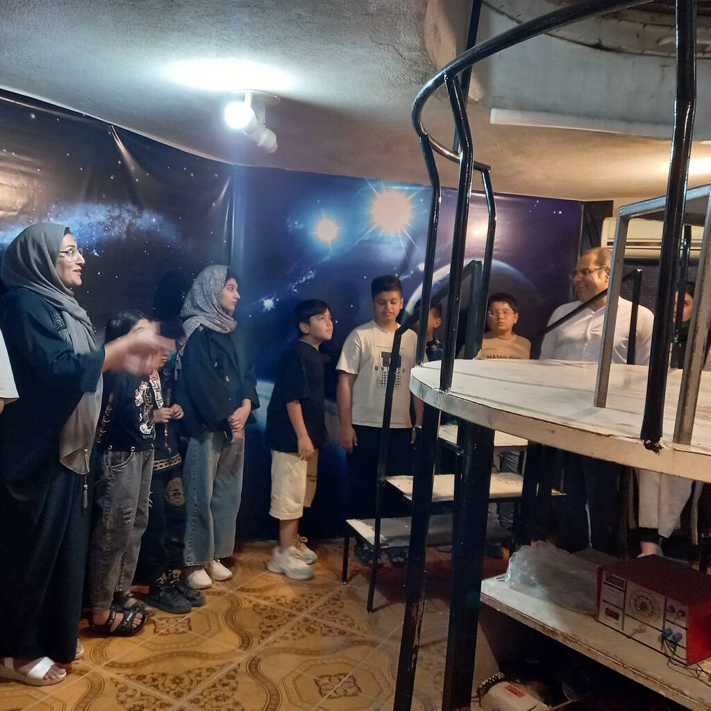 فرصتی برای آشنایی با عجایب کیهانی و رصد ماه برنامه علمی «جهان بیکران و رصد ماه»