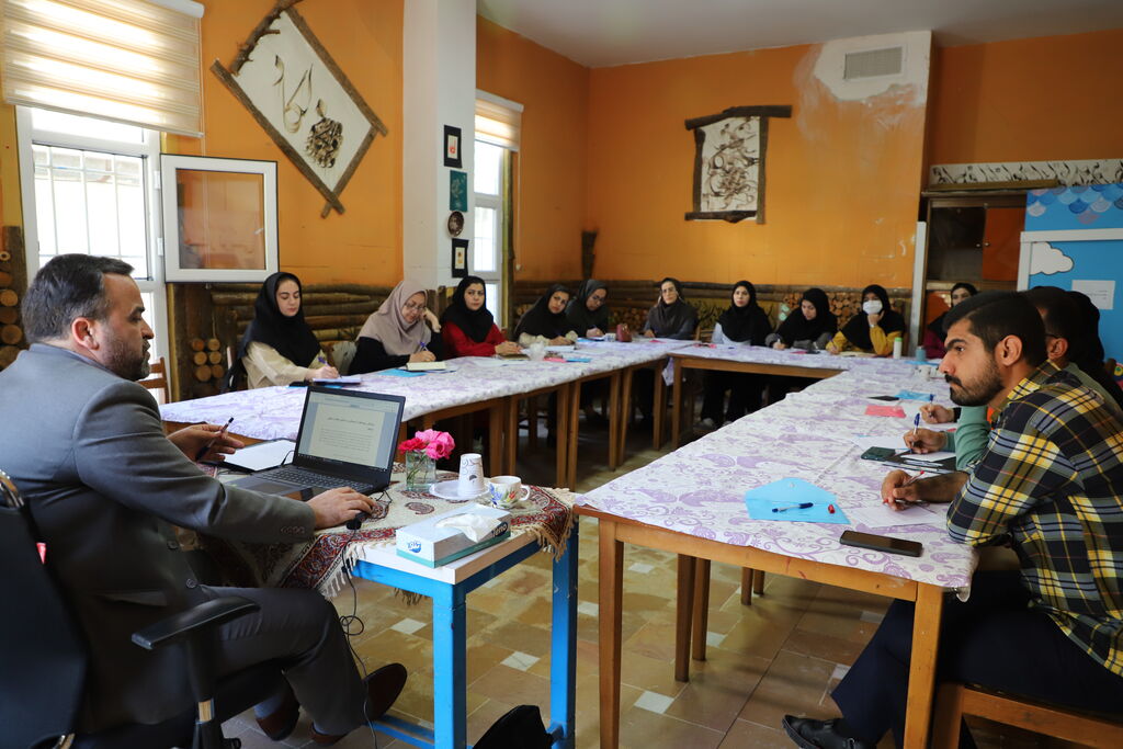 دوره آموزشی جستارنویسی برای مربیان کانون استان قزوین