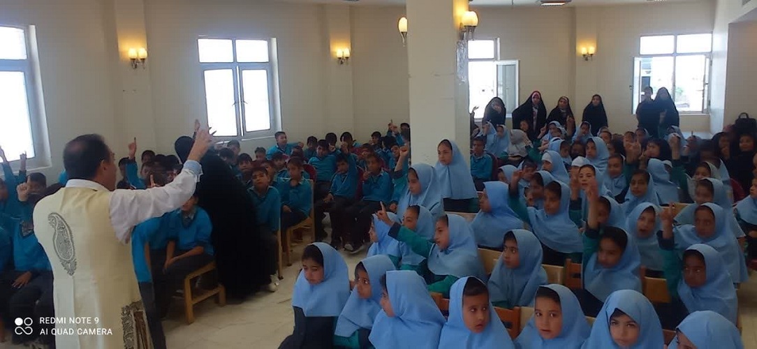 پیک امید کانون استان اصفهان مهمان دانشآموزان دبستان شهید میربیگی روستای دستجا از توابع شهرستان اصفهان شد