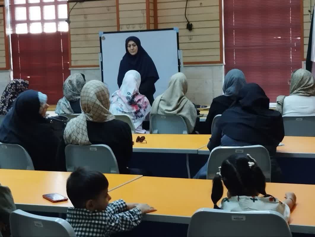 کارگاه فرزندپروری در کانون پرورش فکری استان مرکزی