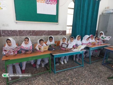 پرواز درناهای کاغذی بر بام مدرسه روستای عالی حسینی