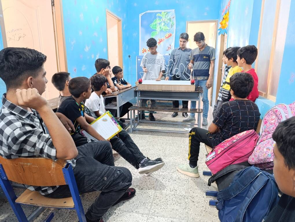 دانش‌آموزان روستاهای جهرم با پیک امید، همسفر ستارگان شدند