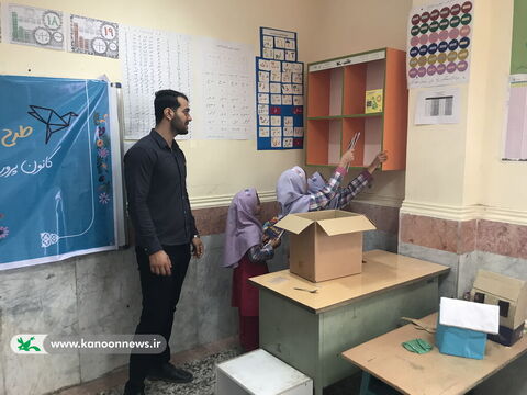 پرواز درناهای کاغذی بر بام مدرسه گورک دژگاه