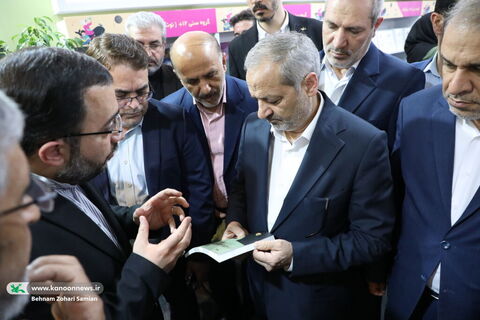 بازدید نایب رییس مجلس و وزیر آموزش و پرورش از غرفه کانون در نمایشگاه کتاب تهران