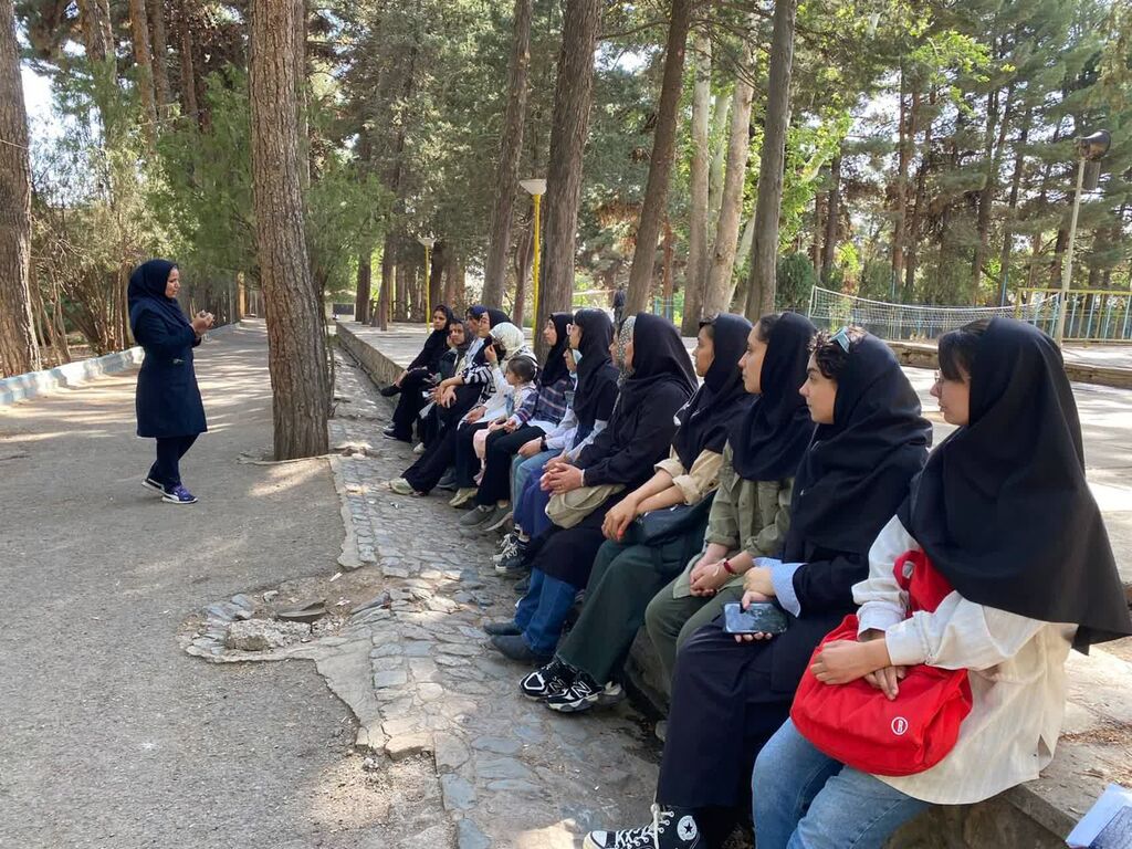 اعضای نوجوان هنرمند و ادیب کانون به اردوی باغرود رفتند