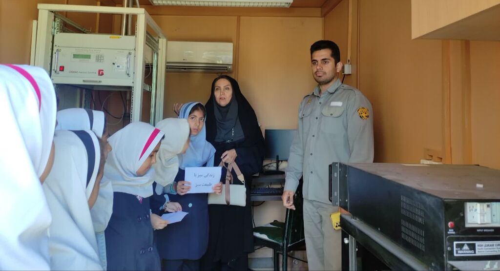 آشنایی اعضای مرکز قصرشیرین با فعالیتهای محیط زیستی