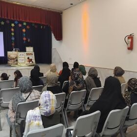 نشست  تخصصی حمایت از خانواده جوانی و جمعیت در کانون مرکزی