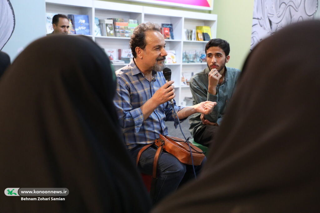 شاعران نوجوان شعرهای کوتاه بخوانند