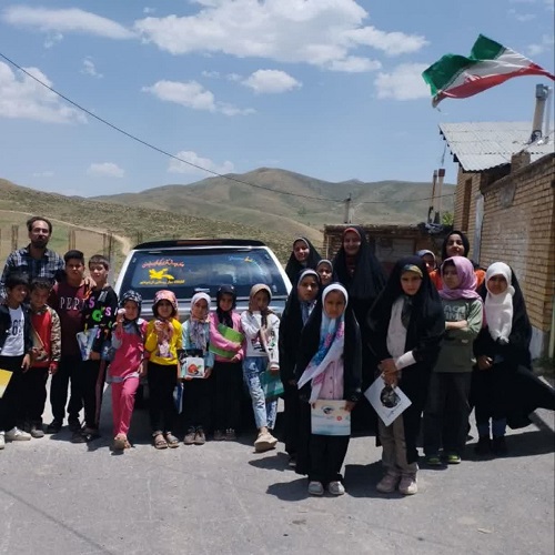 کتابخانههای سیار روستایی اصفهان و فریدونشهر در جمع شاد بچههای روستا