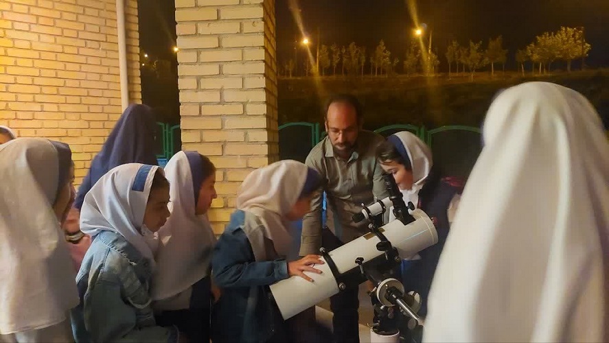 کتابخانههای سیار روستایی اصفهان و فریدونشهر در جمع شاد بچههای روستا