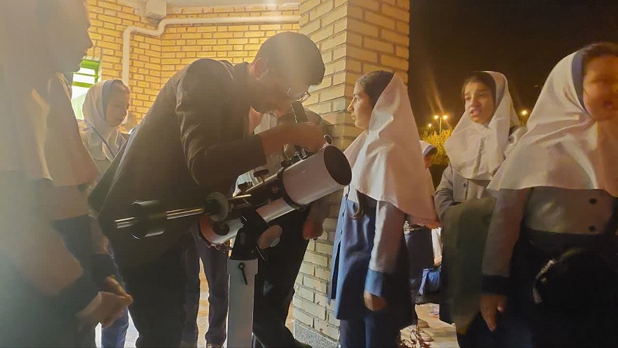 کتابخانههای سیار روستایی اصفهان و فریدونشهر در جمع شاد بچههای روستا