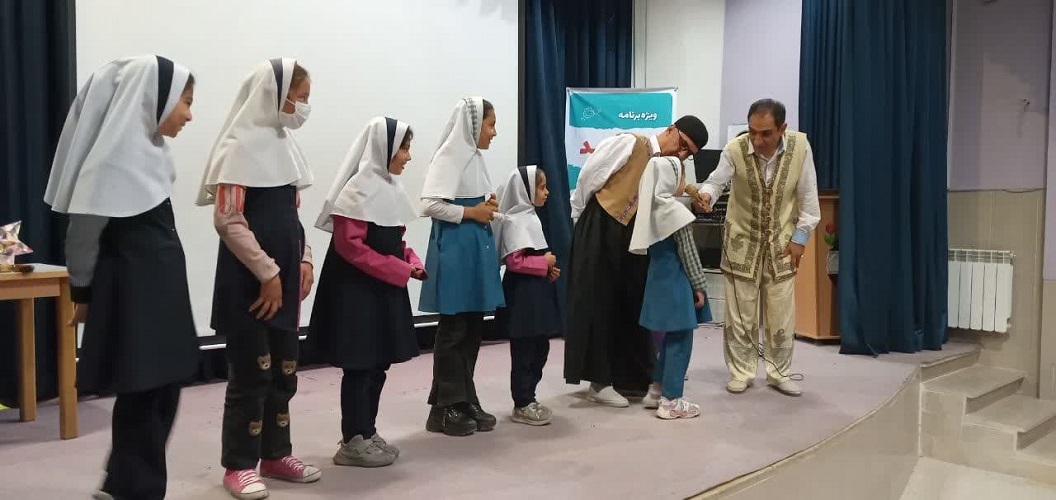 پیک امید کانون استان اصفهان به دبستان مصطفی مریخیپور شهر حبیبآباد رفت