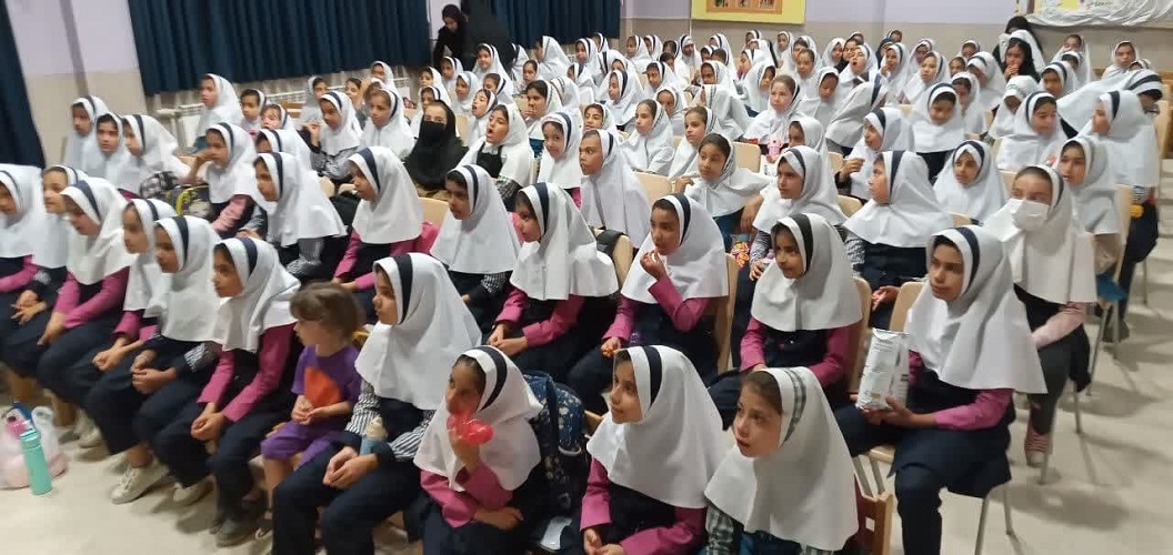 پیک امید کانون استان اصفهان به دبستان مصطفی مریخی‌پور شهر حبیب‌آباد رفت