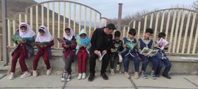 عشق به کتاب در جاده‌های روستایی لرستان