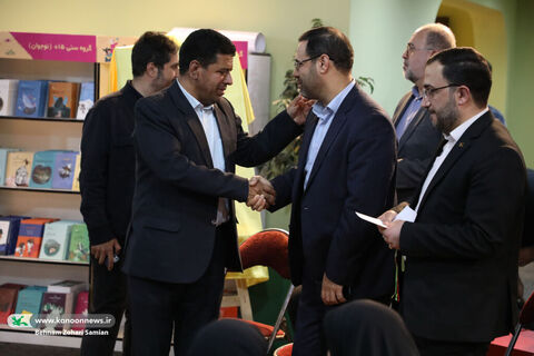 آیین رونمایی از کتاب «من دختر قدرتمندی هستم» در غرفه کانون
