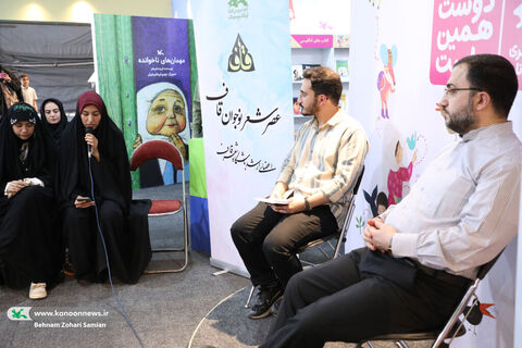 نشست مدیرعامل کانون با اعضای ارشد باشگاه شعر قاف در نمایشگاه کتاب