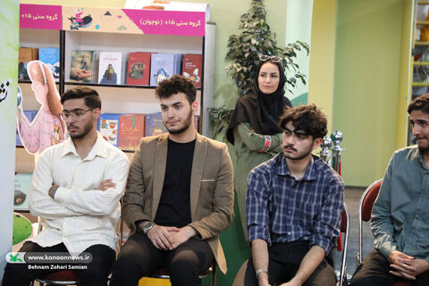 نشست مدیرعامل کانون با اعضای ارشد باشگاه شعر قاف در نمایشگاه کتاب