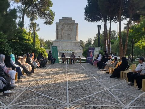 آیین افتتاح باشگاه سیمرغ ویژه شاعران و نویسندگان نوجوان مشهدی در آرامگاه فردوسی
