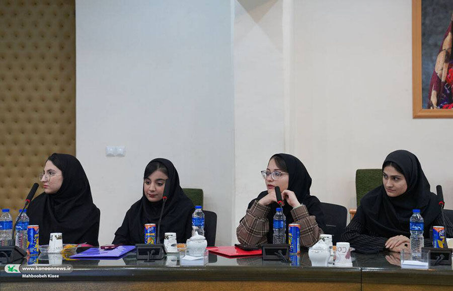 اردوی آموزشی اعضای باشگاه شعر قاف در تهران/ عضو کانون اردبیل، صدای شاعران نوجوان در اردوی ملی شد