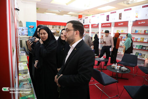 بازدید مدیرعامل کانون از سی‌وششمین در نمایشگاه بین‌المللی کتاب تهران