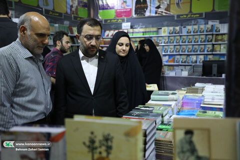 بازدید مدیرعامل کانون از سی‌وششمین در نمایشگاه بین‌المللی کتاب تهران