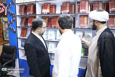 بازدید مدیرعامل کانون از سی‌وششمین در نمایشگاه بین‌المللی کتاب تهران