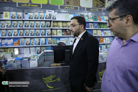 بازدید مدیرعامل کانون از سی‌وششمین در نمایشگاه بین‌المللی کتاب تهران